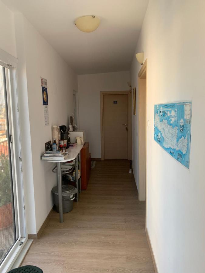 Private Rooms With A Beautiful Veranda Heraklion  Exterior photo