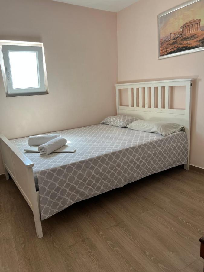 Private Rooms With A Beautiful Veranda Heraklion  Exterior photo