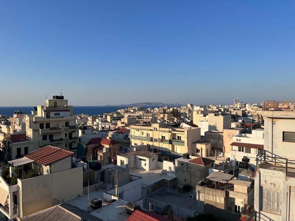 Private Rooms With A Beautiful Veranda Heraklion  Exterior photo