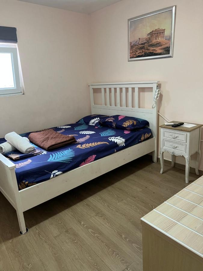 Private Rooms With A Beautiful Veranda Heraklion  Exterior photo