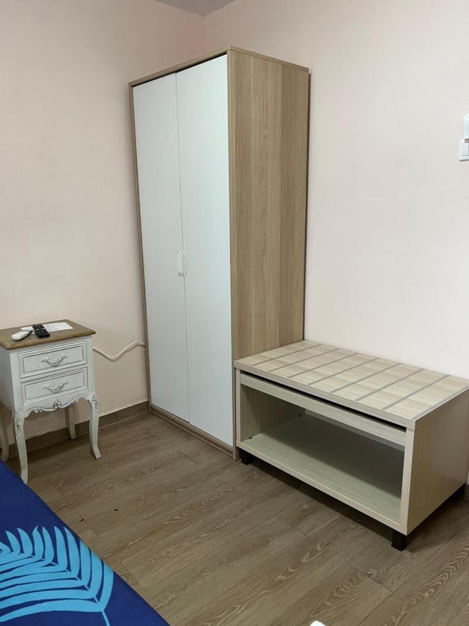 Private Rooms With A Beautiful Veranda Heraklion  Exterior photo