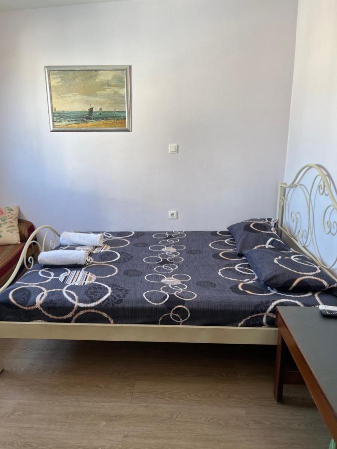 Private Rooms With A Beautiful Veranda Heraklion  Exterior photo