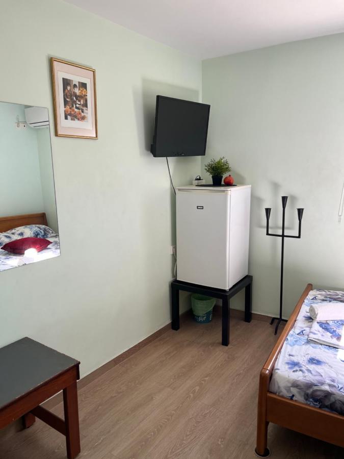 Private Rooms With A Beautiful Veranda Heraklion  Exterior photo