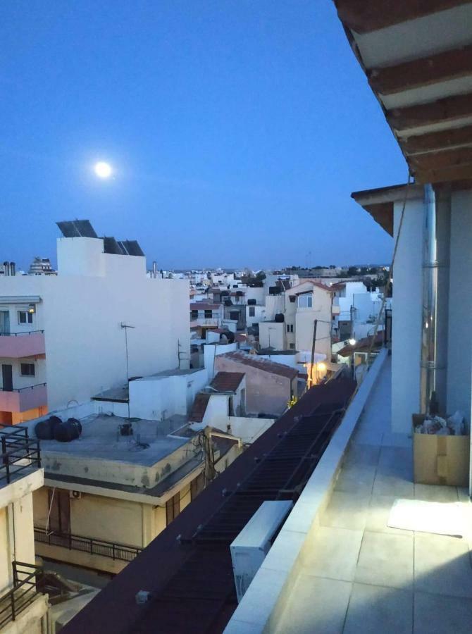 Private Rooms With A Beautiful Veranda Heraklion  Exterior photo
