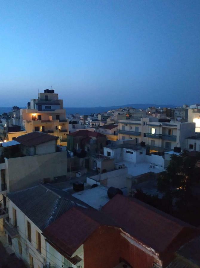Private Rooms With A Beautiful Veranda Heraklion  Exterior photo
