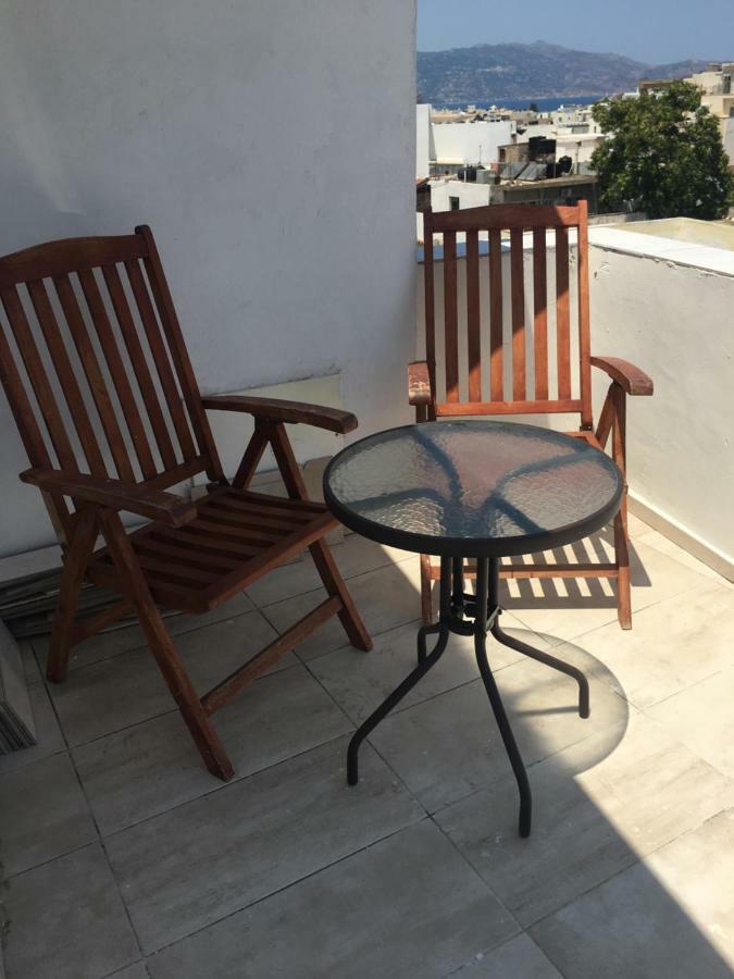 Private Rooms With A Beautiful Veranda Heraklion  Exterior photo